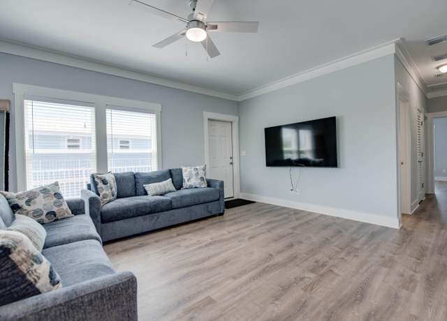 Property at 571 Blackbeard Rd, Little Torch Key, FL 33042, 3 beds, 2 baths