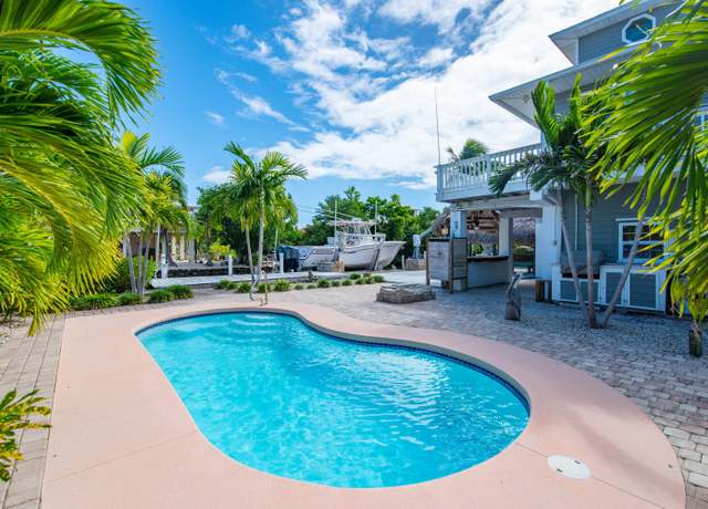 Property at 643 Indies Rd, Ramrod Key, FL 33042, 3 beds, 2 baths