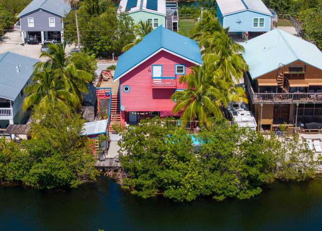 Property at 156 Pelican Ln, Big Pine Key, FL 33043, 3 beds, 2 baths