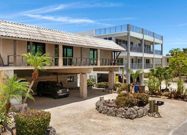 Property at 210 Wildwood Cir, Key Largo, FL 33037, 4 beds, 2.5 baths