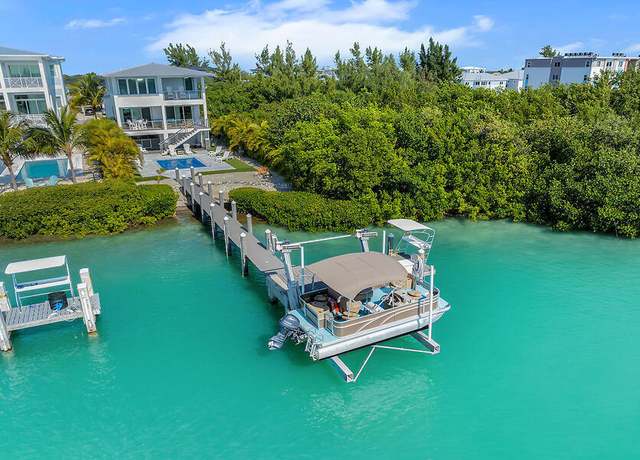 Property at 230 Pescayo Ave, Marathon, FL 33050, 4 beds, 3.5 baths