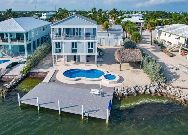 Property at 27450 W Indies Dr, Ramrod Key, FL 33042, 2 beds, 3 baths