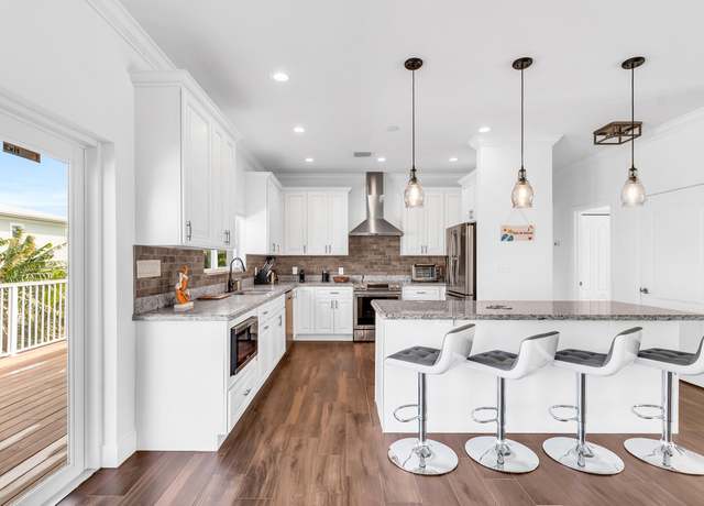 Property at 526 Avenida Primiceria, Marathon, FL 33050, 3 beds, 2 baths