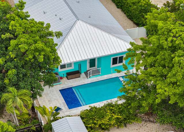 Property at 811 La Paloma Rd, Key Largo, FL 33037, 3 beds, 2 baths