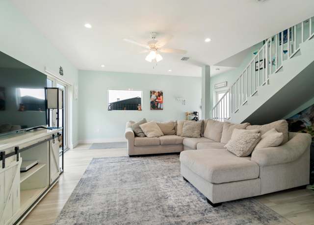Property at 3 Coconut Dr, Key Largo, FL 33037, 2 beds, 2.5 baths