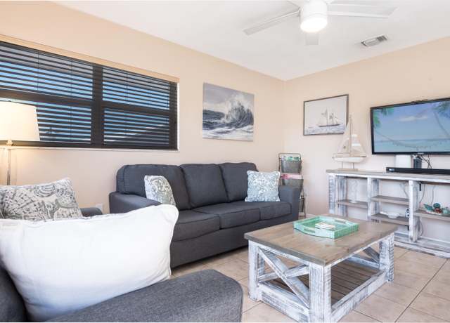 Property at 440 48Th St, Marathon, FL 33050, 6 beds, 4 baths