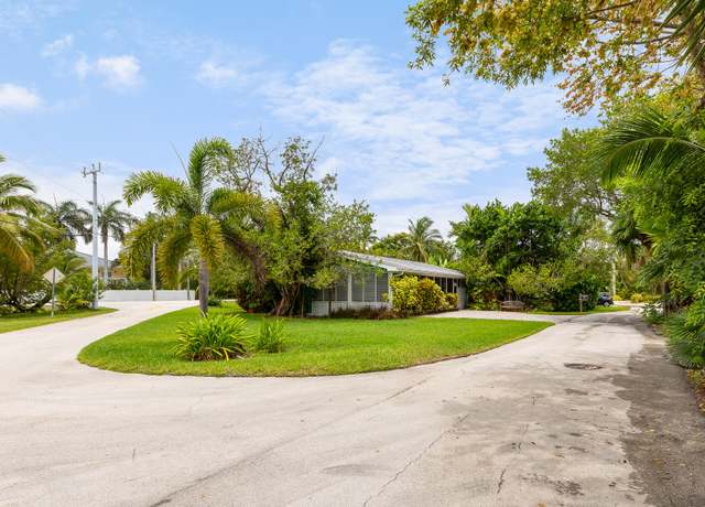 Property at 180 Sugarloaf Dr, Sugarloaf Key, FL 33042, 3 beds, 2 baths
