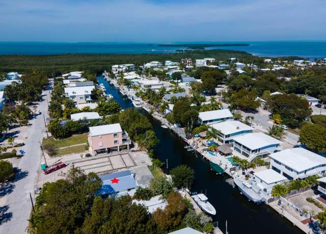 Property at 301 Woods Ave, Plantation Key, FL 33070, 3 beds, 1.5 baths