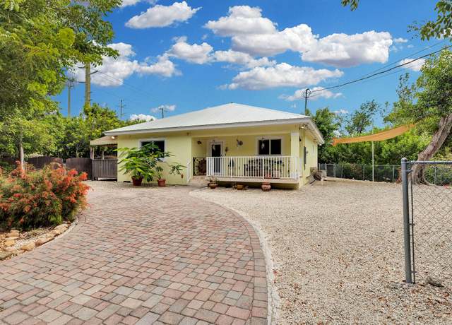 Property at 1 Sunset Rd, Key Largo, FL 33037, 3 beds, 2 baths