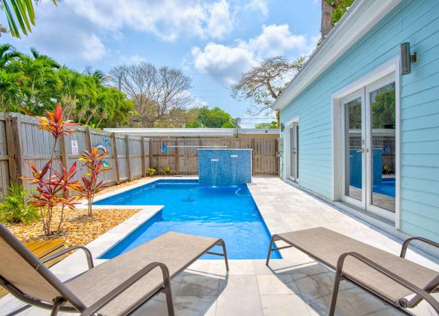 Property at 101 Poinsetta Dr, Key Largo, FL 33037, 3 beds, 2 baths