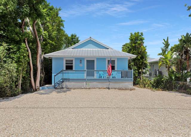 Property at 894 La Paloma Rd, Key Largo, FL 33037, 3 beds, 2 baths
