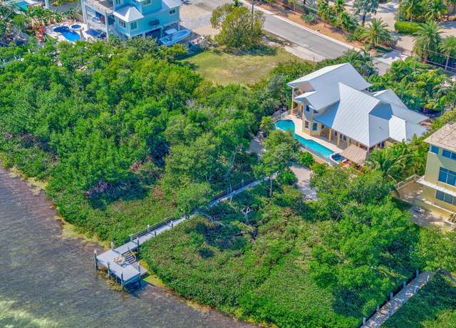 Property at 339 Stirrup Key Blvd, Marathon, FL 33050, 4 beds, 4 baths