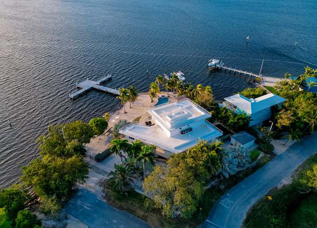 Property at 500 Pompano Dr, Key Largo, FL 33037, 6 beds, 6 baths