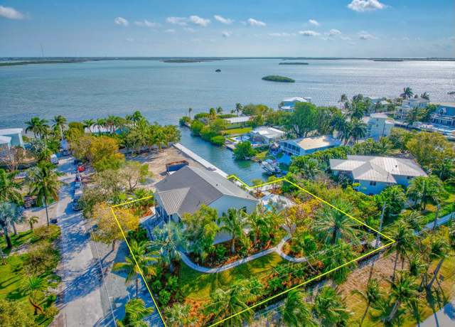 Property at 17210 Angelfish Ln, Sugarloaf Key, FL 33042, 3 beds, 2.5 baths