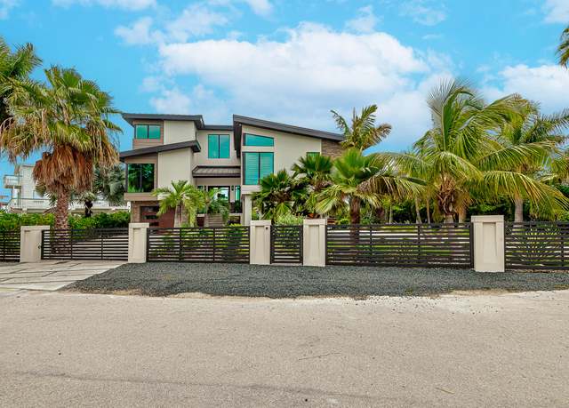 Property at 68 Mutiny Pl, Key Largo, FL 33037, 4 beds, 3 baths