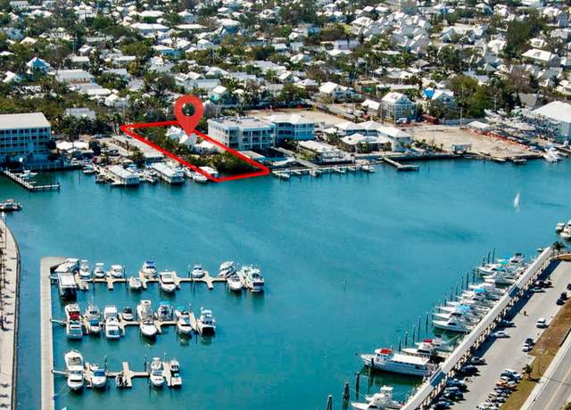 Property at 901 Eisenhower Dr, Key West, FL 33040, 6 beds, 5 baths