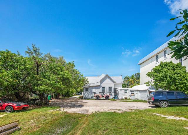 Property at 901 Eisenhower Dr, Key West, FL 33040, 6 beds, 5 baths