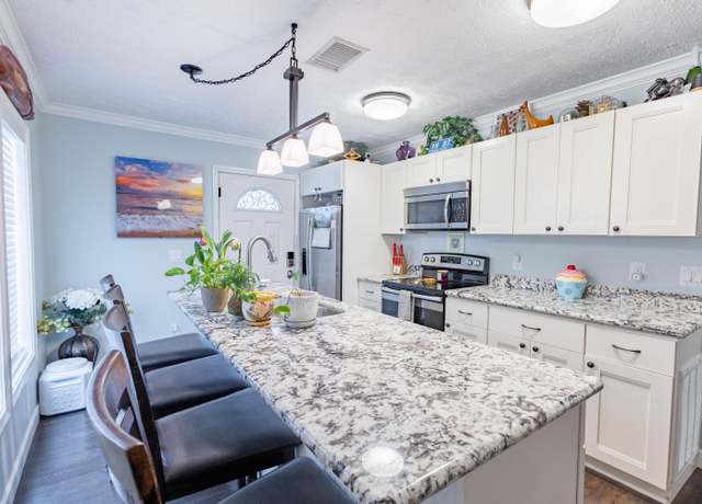 Property at 7 Ed Swift Rd, Big Coppitt, FL 33040, 3 beds, 2 baths