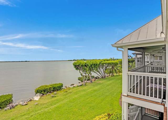 Property at 5054 Sunset Village Dr, Duck Key, FL 33050, 2 beds, 2.5 baths
