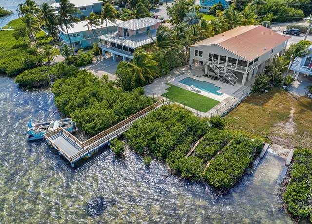 Property at 241 W Indies Dr, Ramrod Key, FL 33042, 4 beds, 3 baths