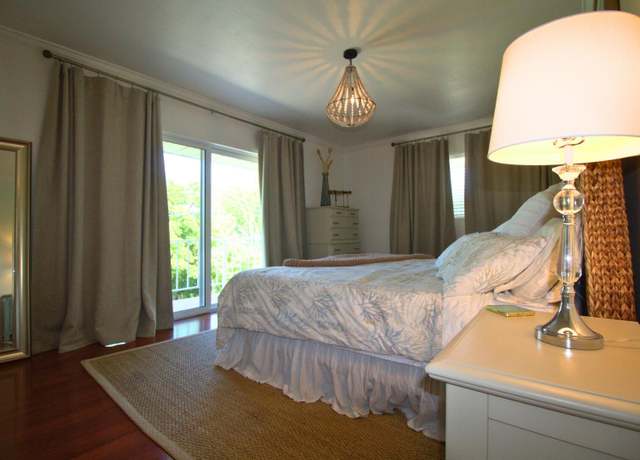 Property at 210 Schooner Ln, Duck Key, FL 33050, 4 beds, 2 baths