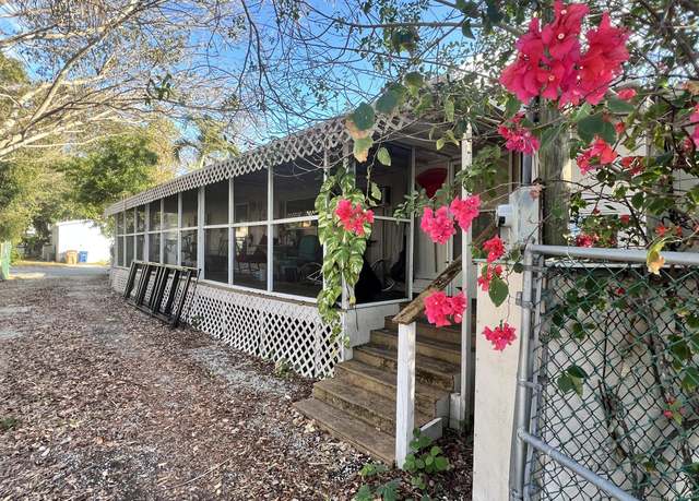Property at 800 Oakwood Ave, Key Largo, FL 33037, 5 beds, 2 baths