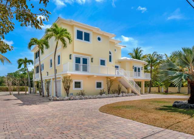 Property at 205 Stirrup Key Blvd, Marathon, FL 33050, 4 beds, 3 baths