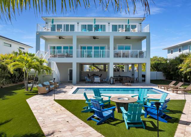 Property at 243 Pescayo Ave, Marathon, FL 33050, 5 beds, 5.5 baths
