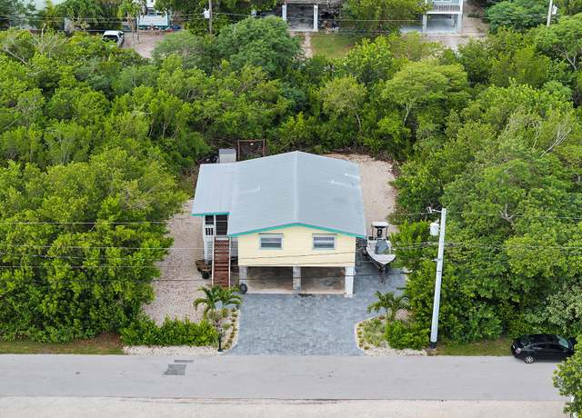 Property at 31042 Hibiscus Dr, Big Pine Key, FL 33043, 2 beds, 2 baths