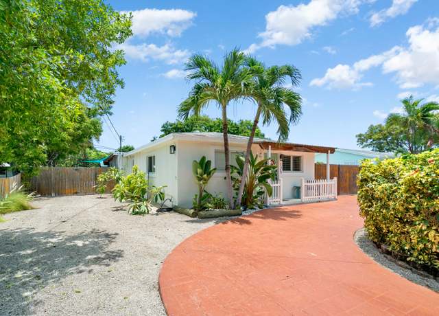Property at 125 Harbor Dr, Key Largo, FL 33037, 3 beds, 2 baths