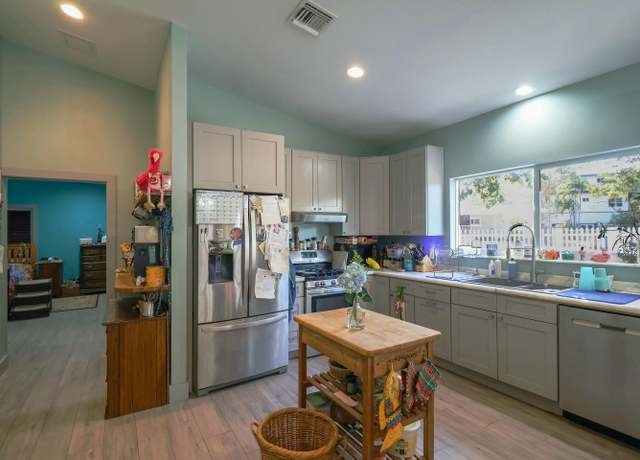 Property at 129 Lazy Ln, Key Largo, FL 33037, 3 beds, 4 baths