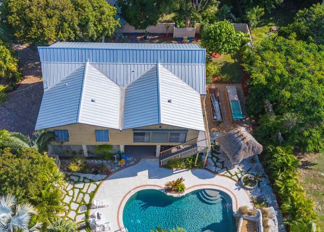 Property at 27038 Angelfish Rd, Ramrod Key, FL 33042, 3 beds, 2 baths