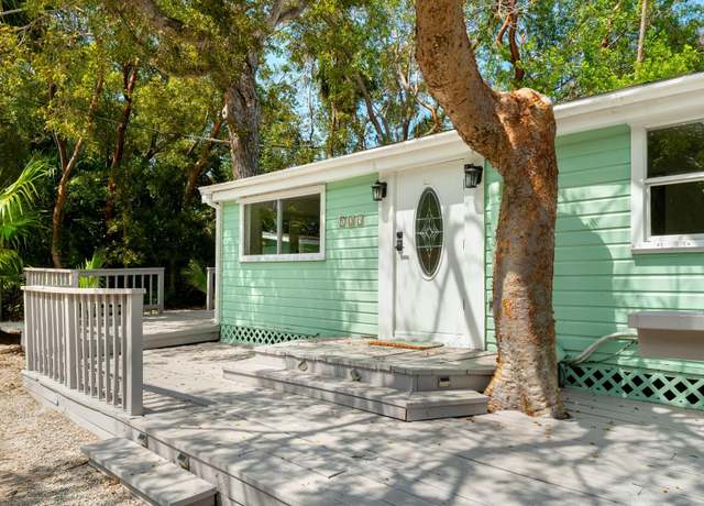 Property at 125 Tree Ln, Key Largo, FL 33070, 3 beds, 2 baths