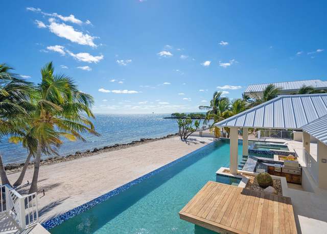 Property at 30 Ocean Front Dr, Key Largo, FL 33037, 4 beds, 3.5 baths