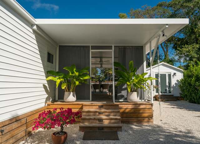 Property at 216 Lee Ave, Key Largo, FL 33037, 2 beds, 2 baths