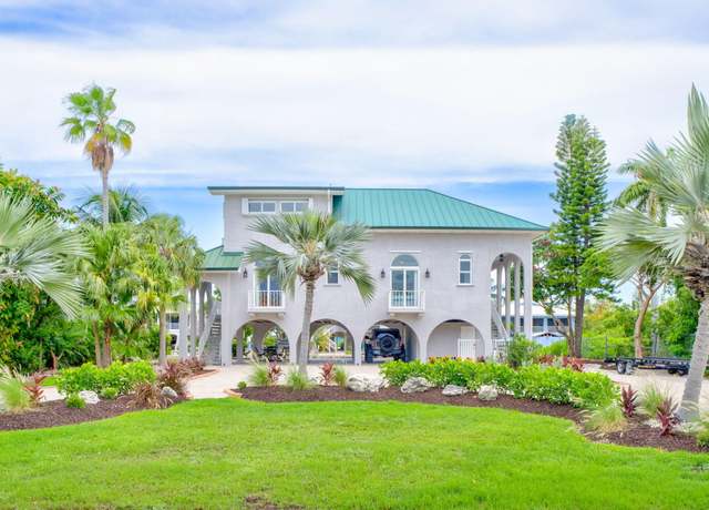 Property at 17077 W Bonita Ln, Sugarloaf Key, FL 33042, 4 beds, 3.5 baths
