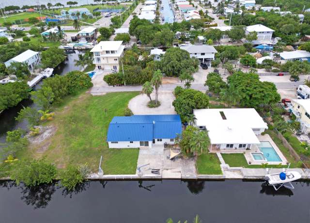 Property at 550 Pine Ln, Big Pine Key, FL 33043, 3 beds, 1 bath