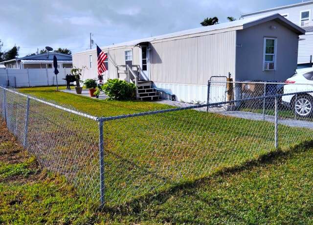 Property at 25D 10Th Ave, Stock Island, FL 33040, 3 beds, 2 baths