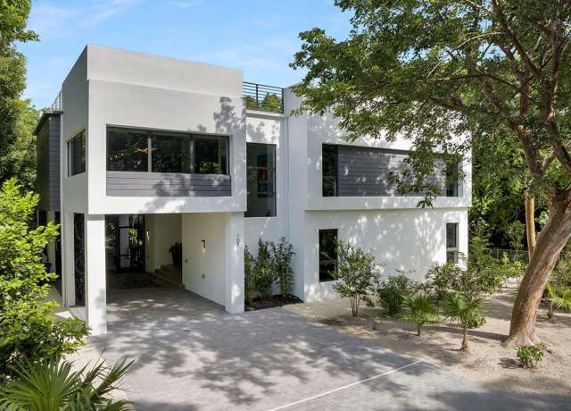 Property at 107 Point Pleasant Dr, Key Largo, FL 33037, 5 beds, 4 baths