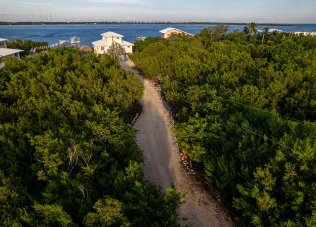 Property at 481 E Shore East Dr, Summerland Key, FL 33042, 3 beds, 3 baths