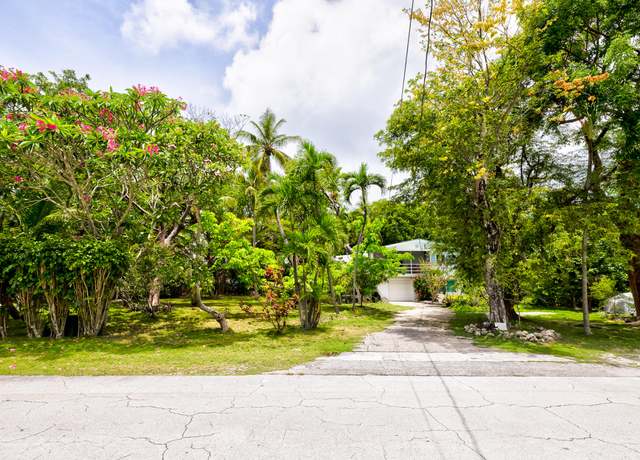 Property at 132 E Shore Dr, Key Largo, FL 33037, 2 beds, 2 baths