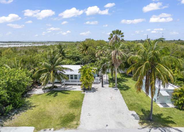 Property at 92 Frazier Ln, Sugarloaf Key, FL 33042, 2 beds, 2.5 baths