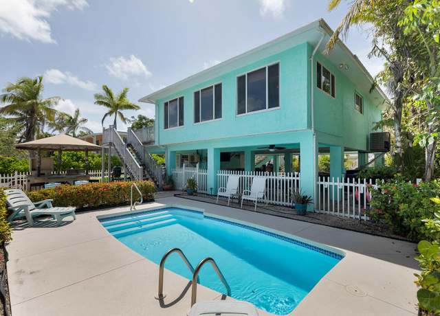 Property at 210 E Bruce Ct, Marathon, FL 33050, 2 beds, 3 baths