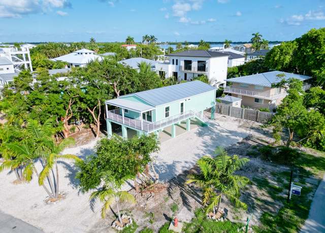 Property at 224 W Seaview Dr, Duck Key, FL 33050, 3 beds, 2 baths