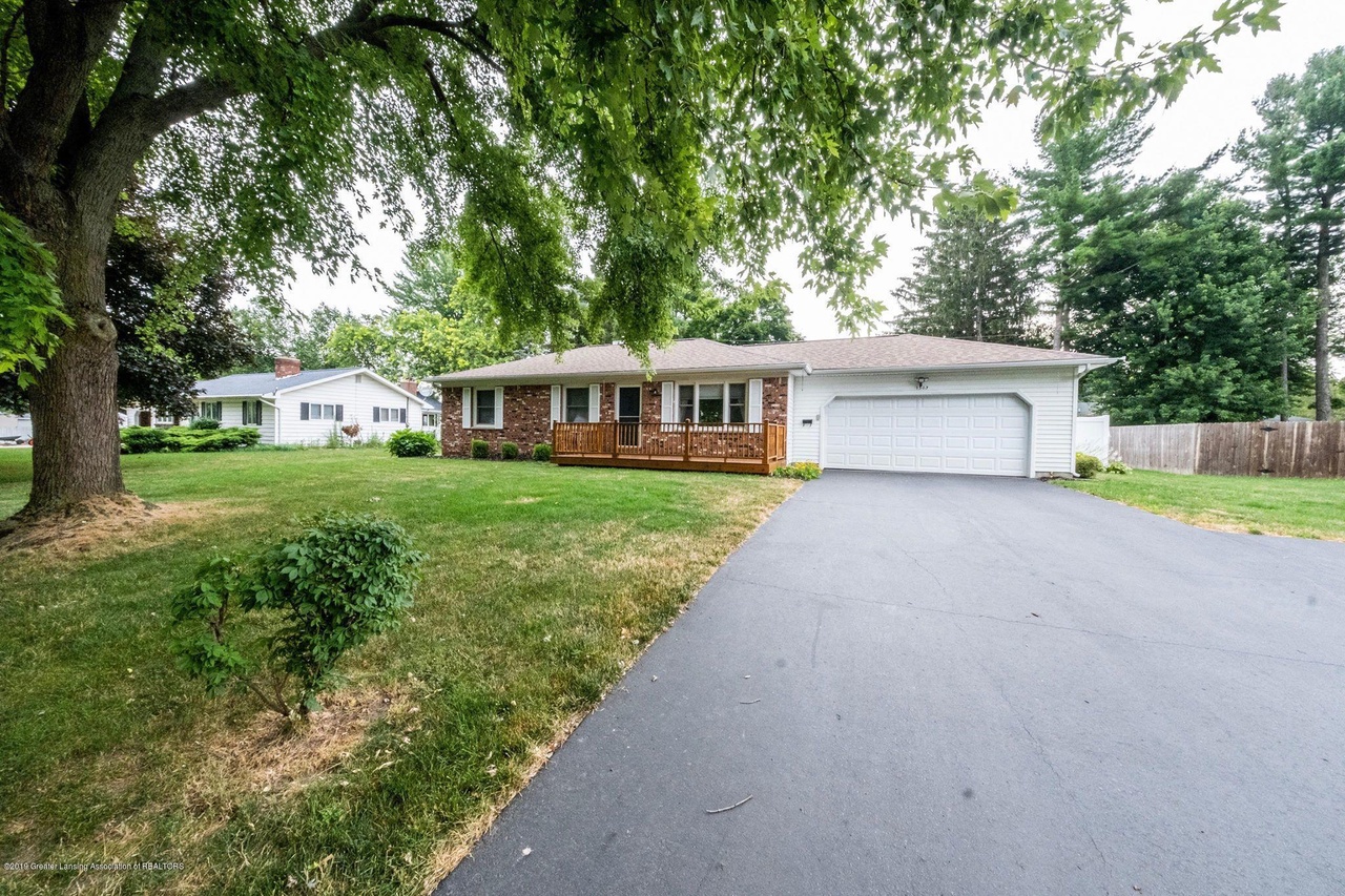 1303 Montgomery St, Eaton Rapids, MI 48827
