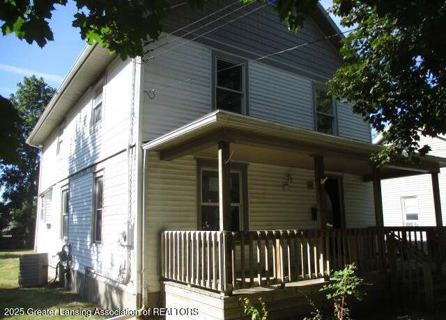 Property at 430 Pearl St, Lansing, MI 48906, 3 beds, 2.5 baths