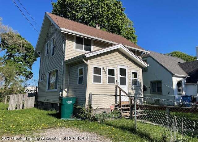 Property at 911 Dakin St, Lansing, MI 48912, 3 beds, 1.5 baths