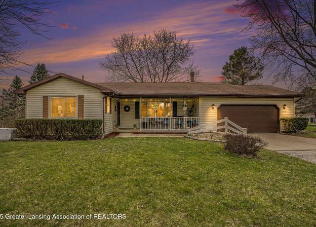 Property at 915 High St, Charlotte, MI 48813, 3 beds, 2 baths