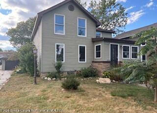 Property at 215 N Main St, St. Louis, MI 48880, 5 beds, 2.5 baths