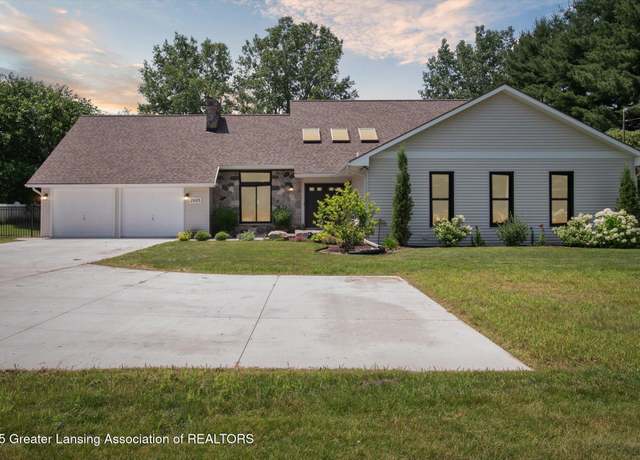 Property at 2605 College Rd, Holt, MI 48842, 3 beds, 3.5 baths
